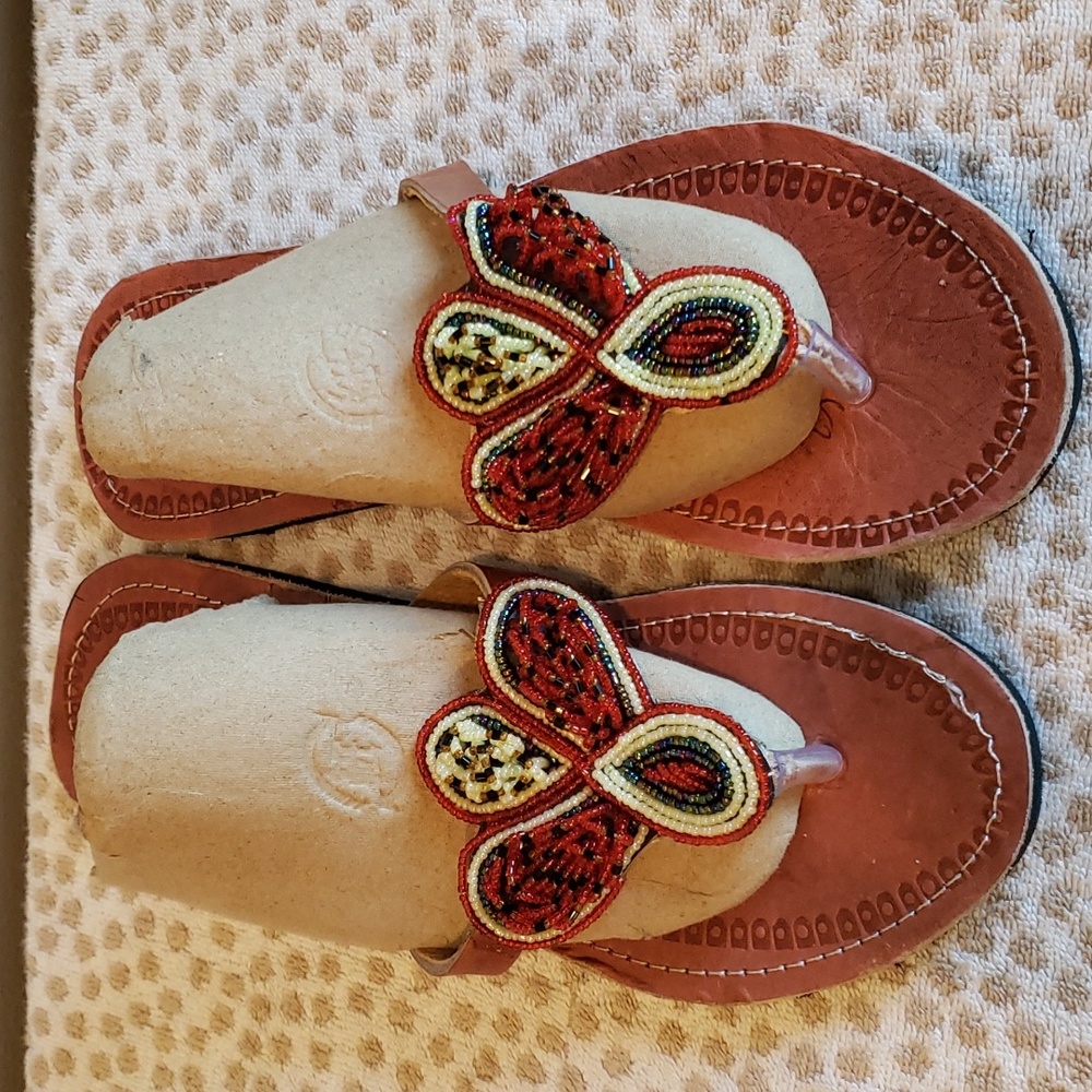 Beautiful Ladies Maasai Leather Sandals. Size 10/11 or 42 decorated with beads.